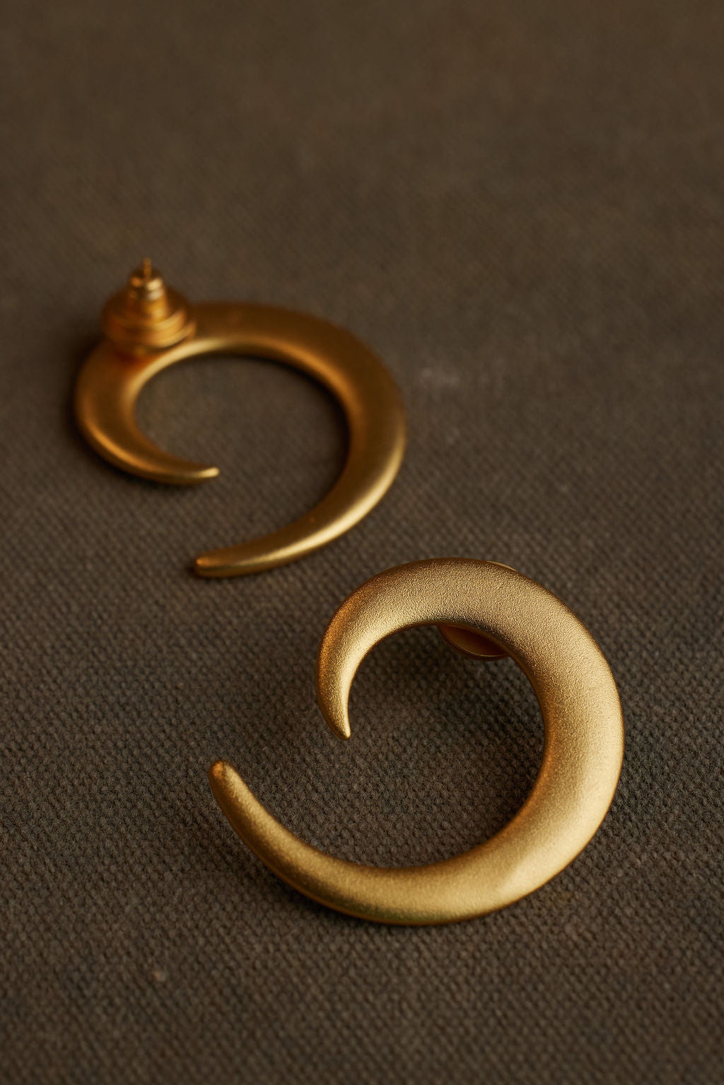 AMUN EARRING