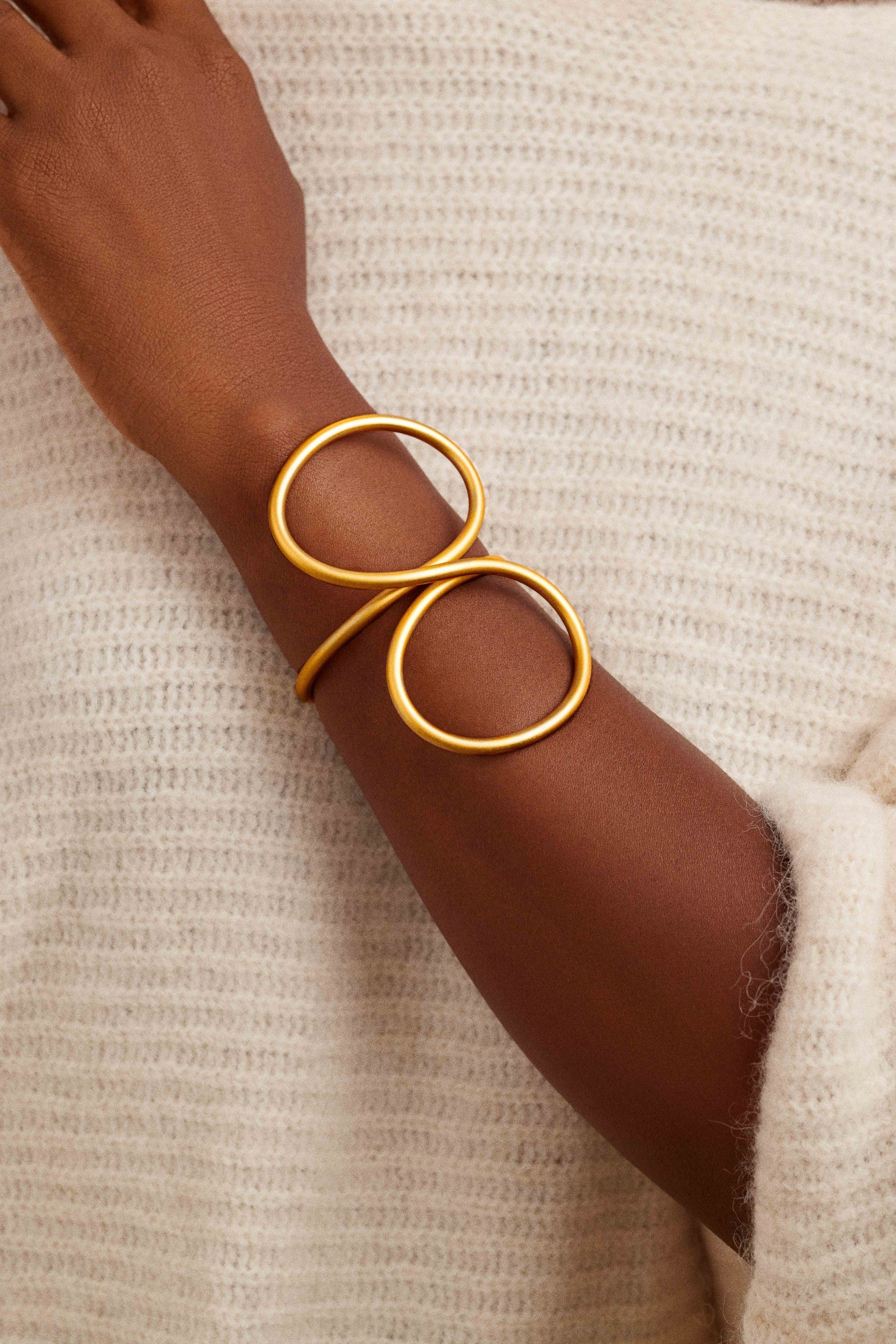 ESRA BANGLE