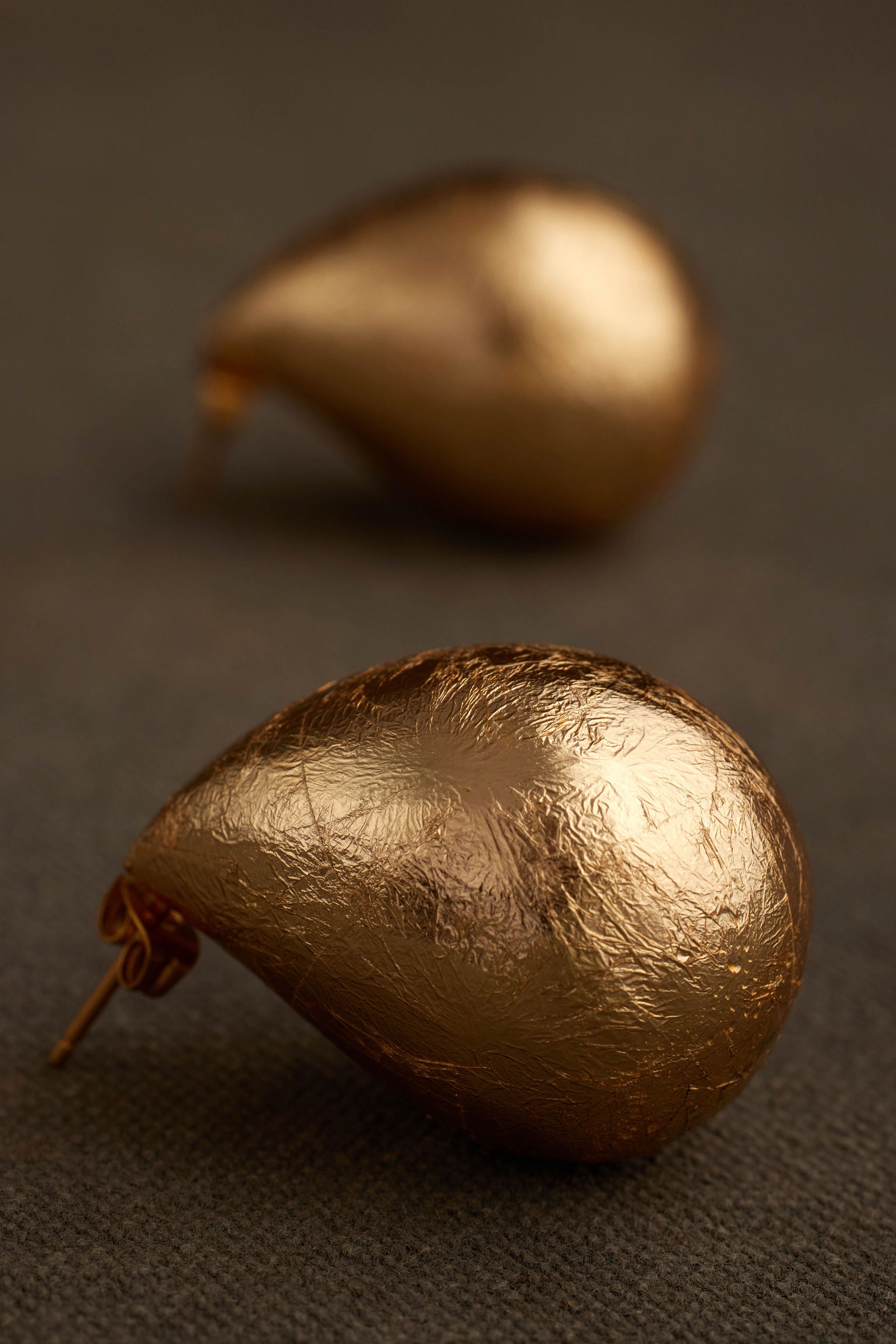 FOLA-GOLD-FOIL-EARRING-DETAIL-VIEW