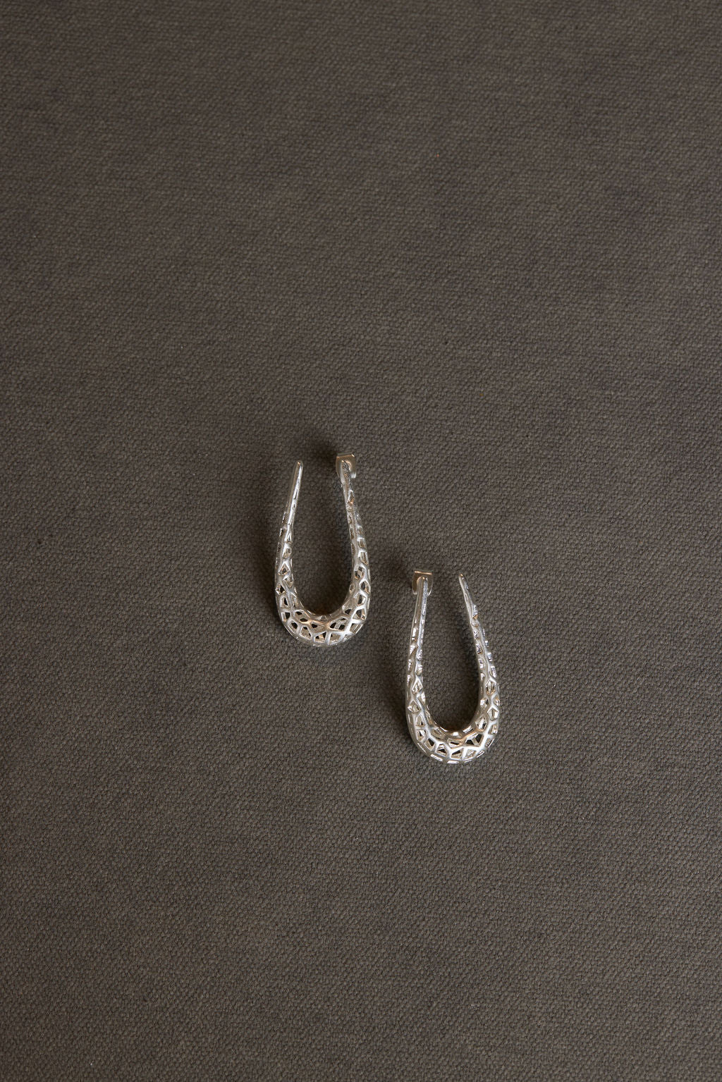 HELA EARRING