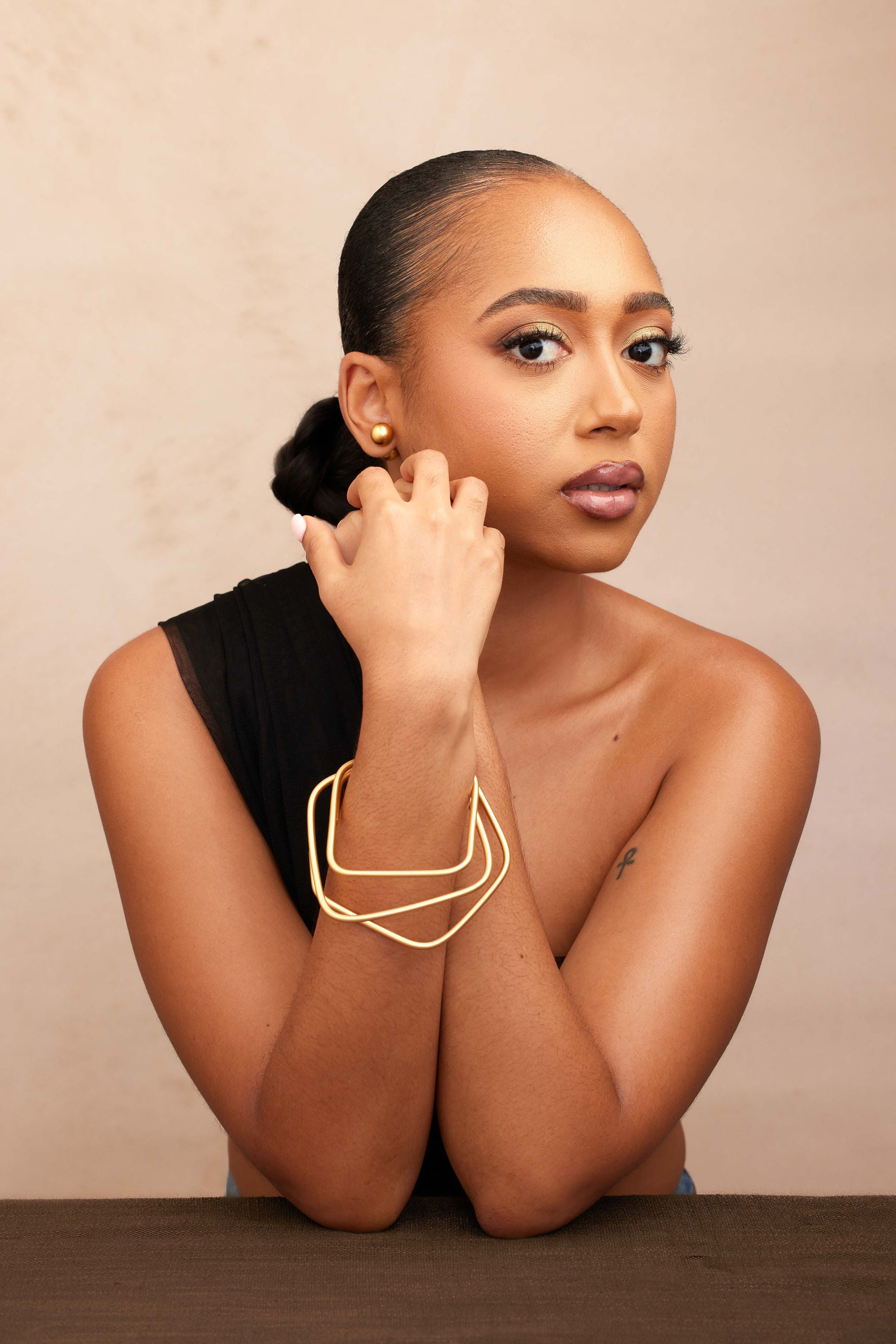 HENG-GOLD-BANGLE-ARM-VIEW