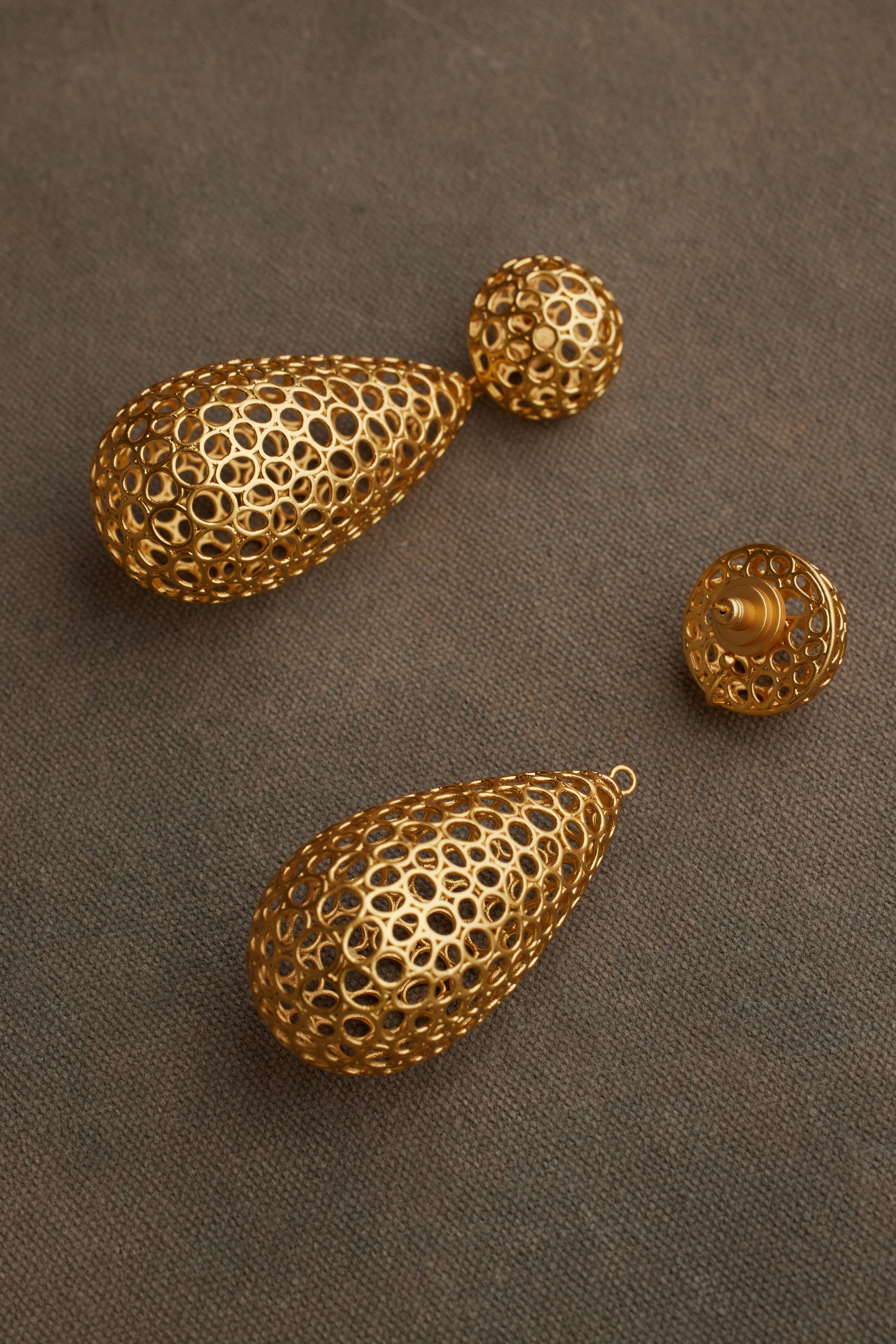 HYAH EARRING