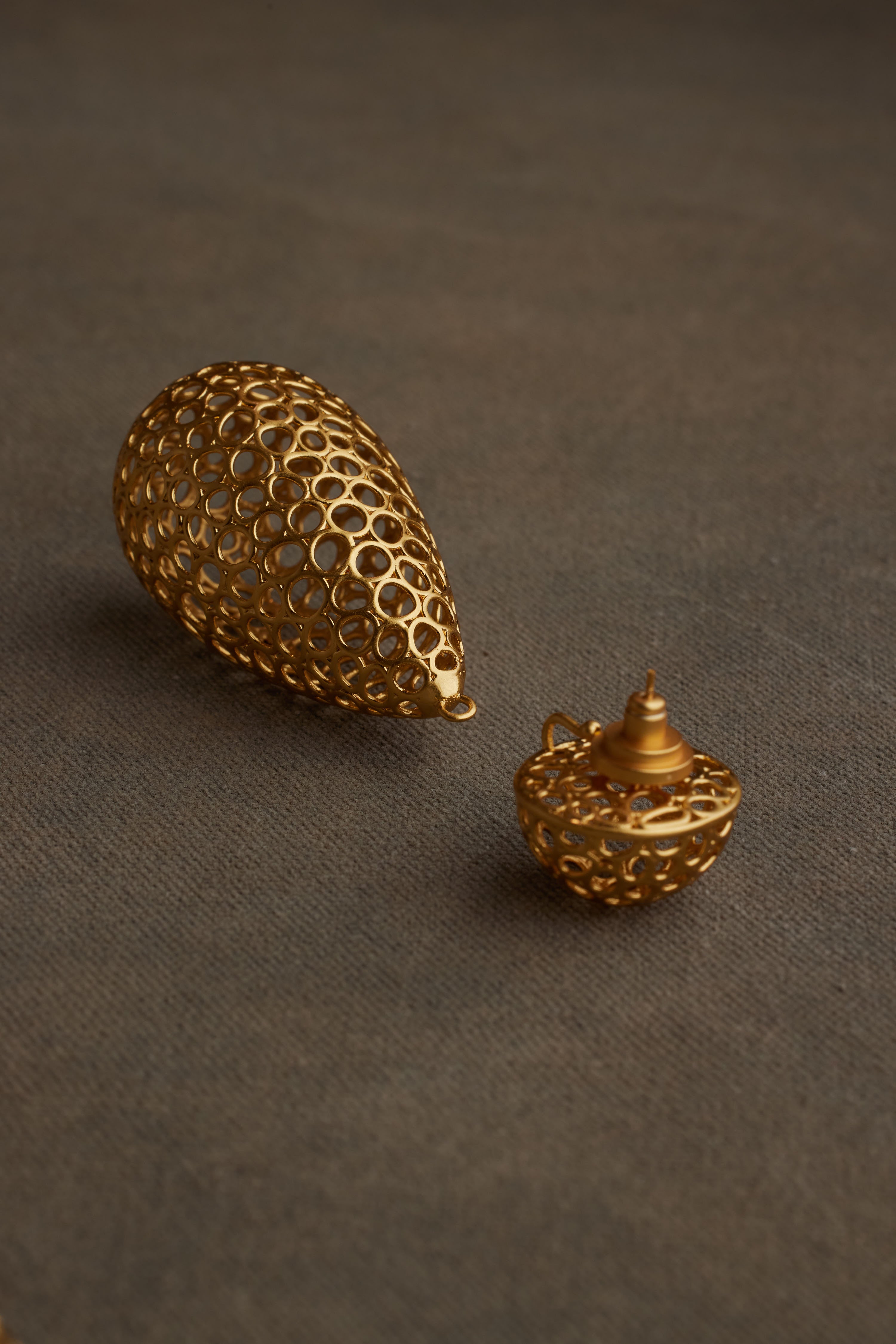 HYAH EARRING