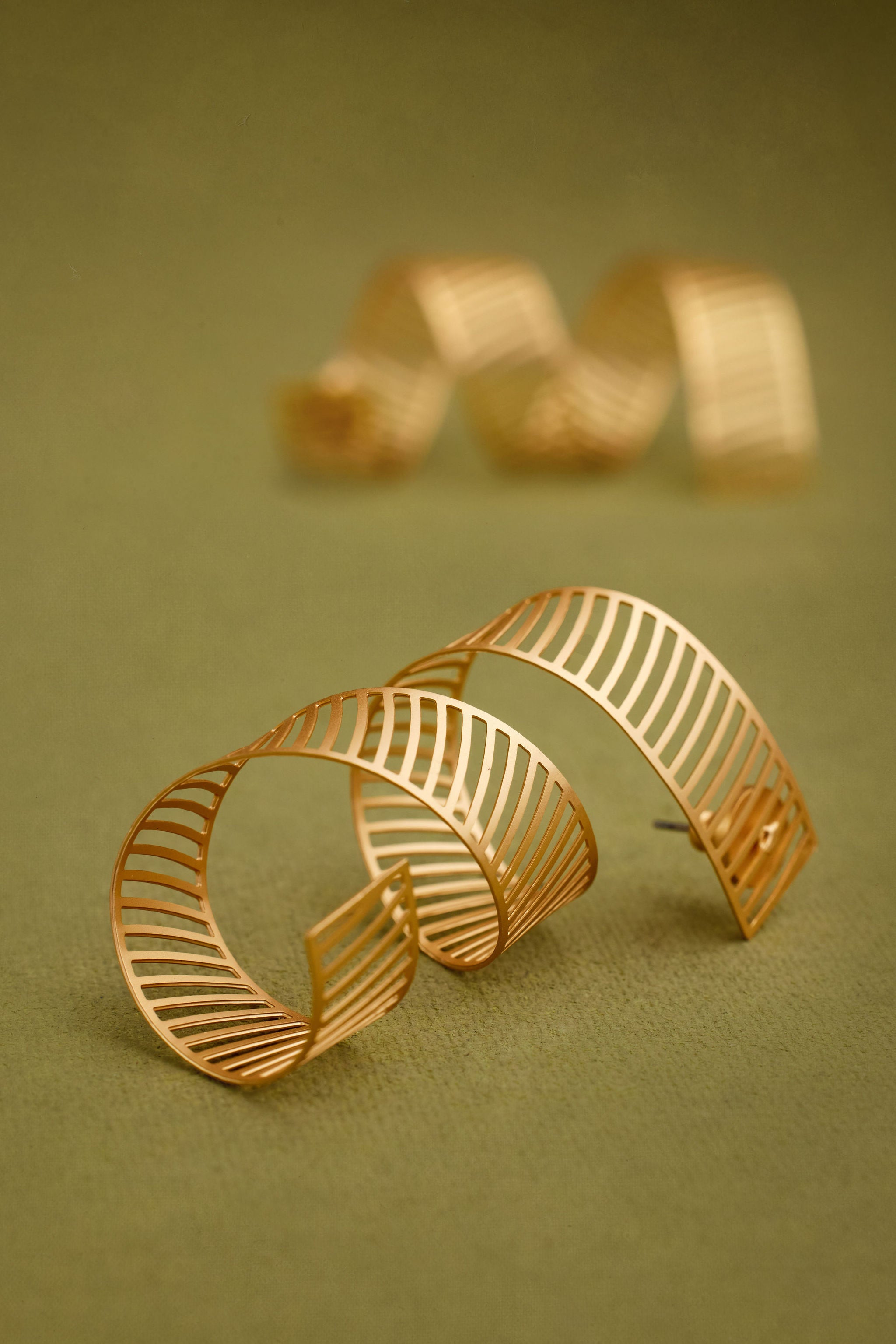 TIVA EARRING