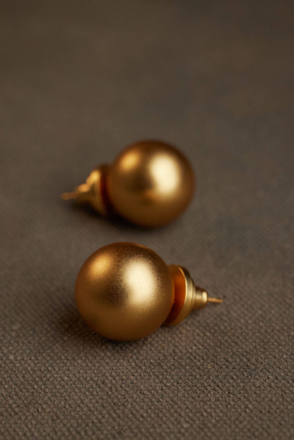 KURU STUDS