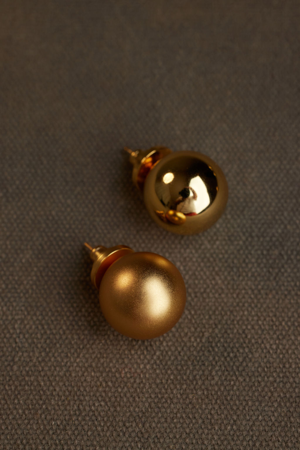 KURU STUDS