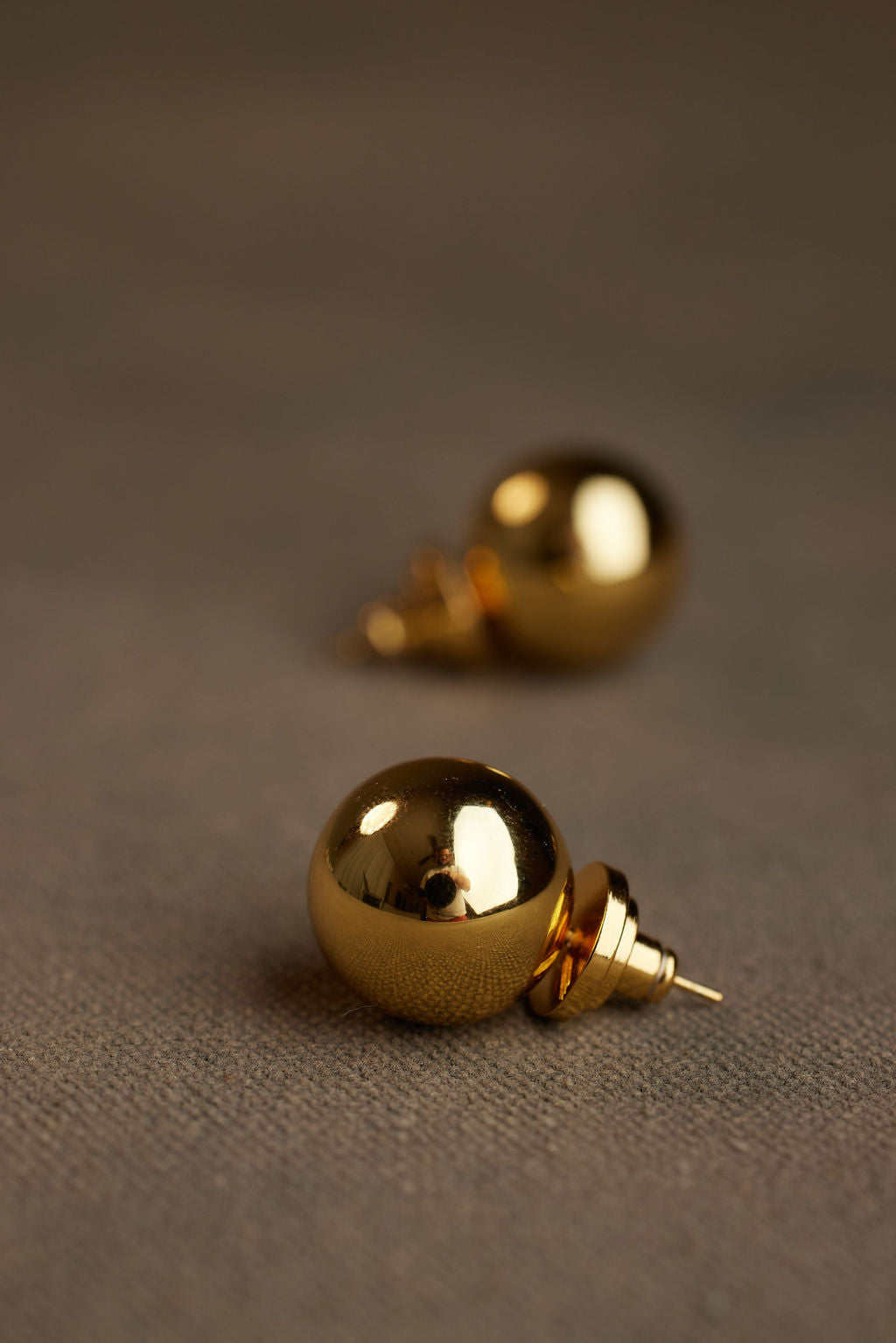KURU STUDS