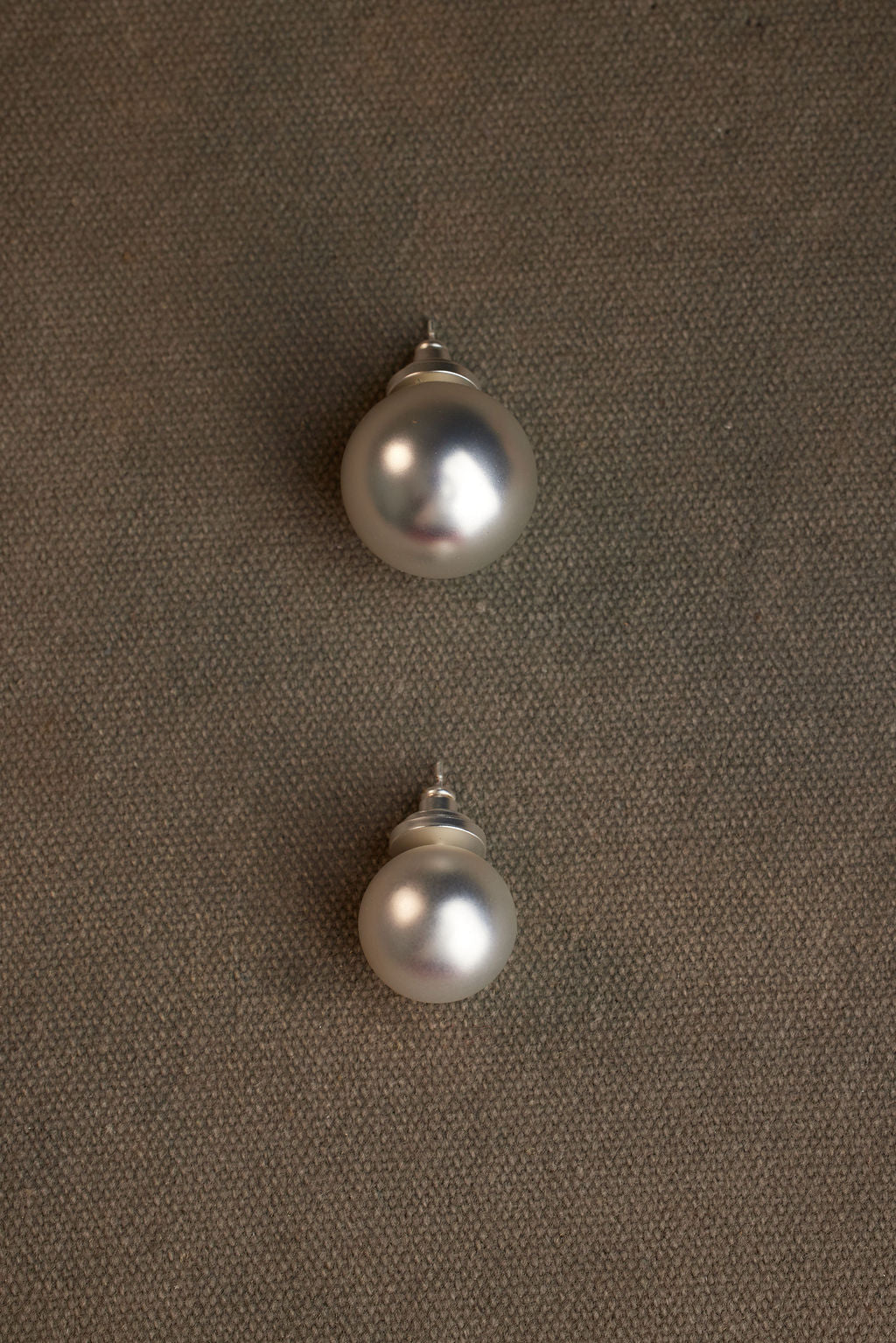 KURU STUDS