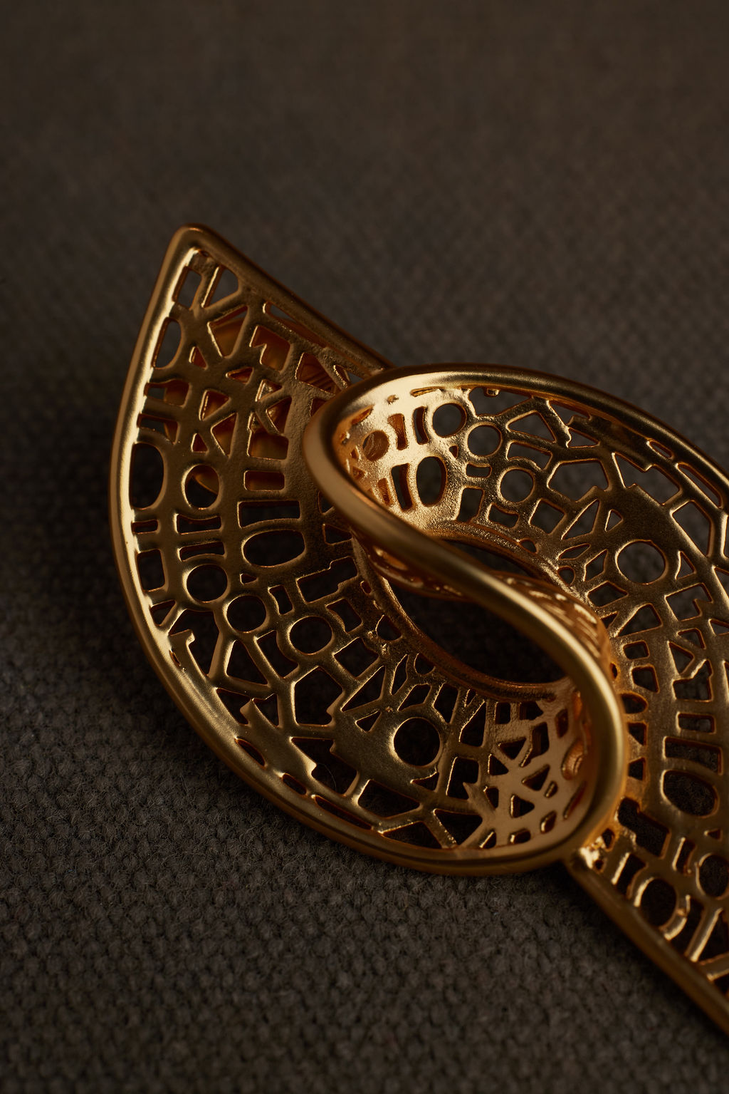 NESH EARRING