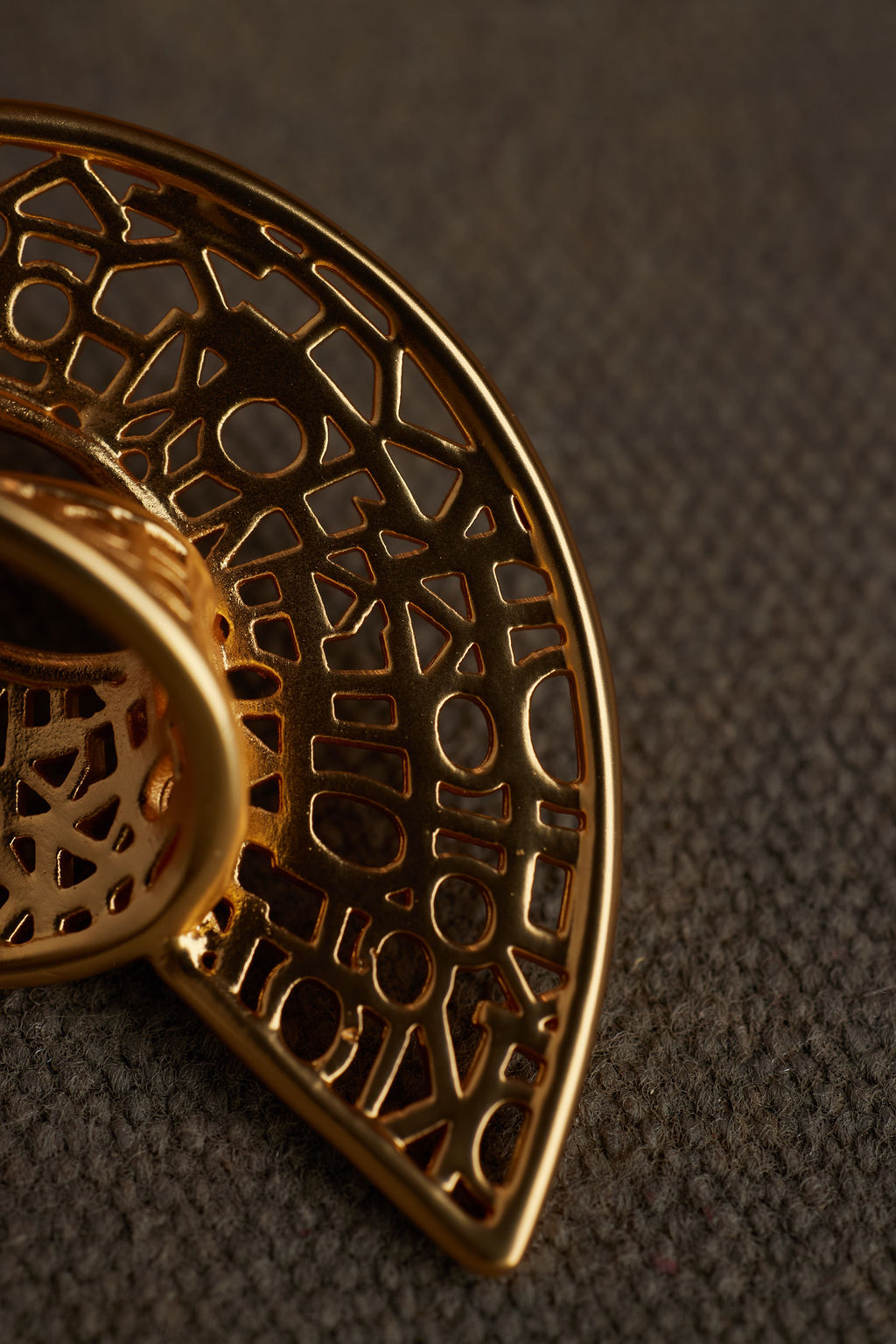 NESH EARRING
