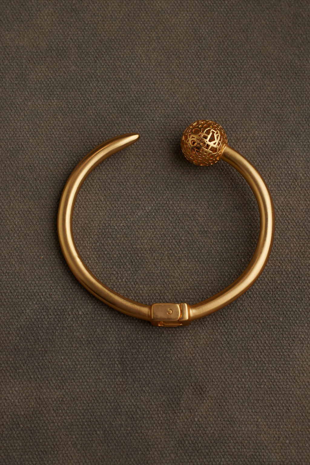 POLA BANGLE