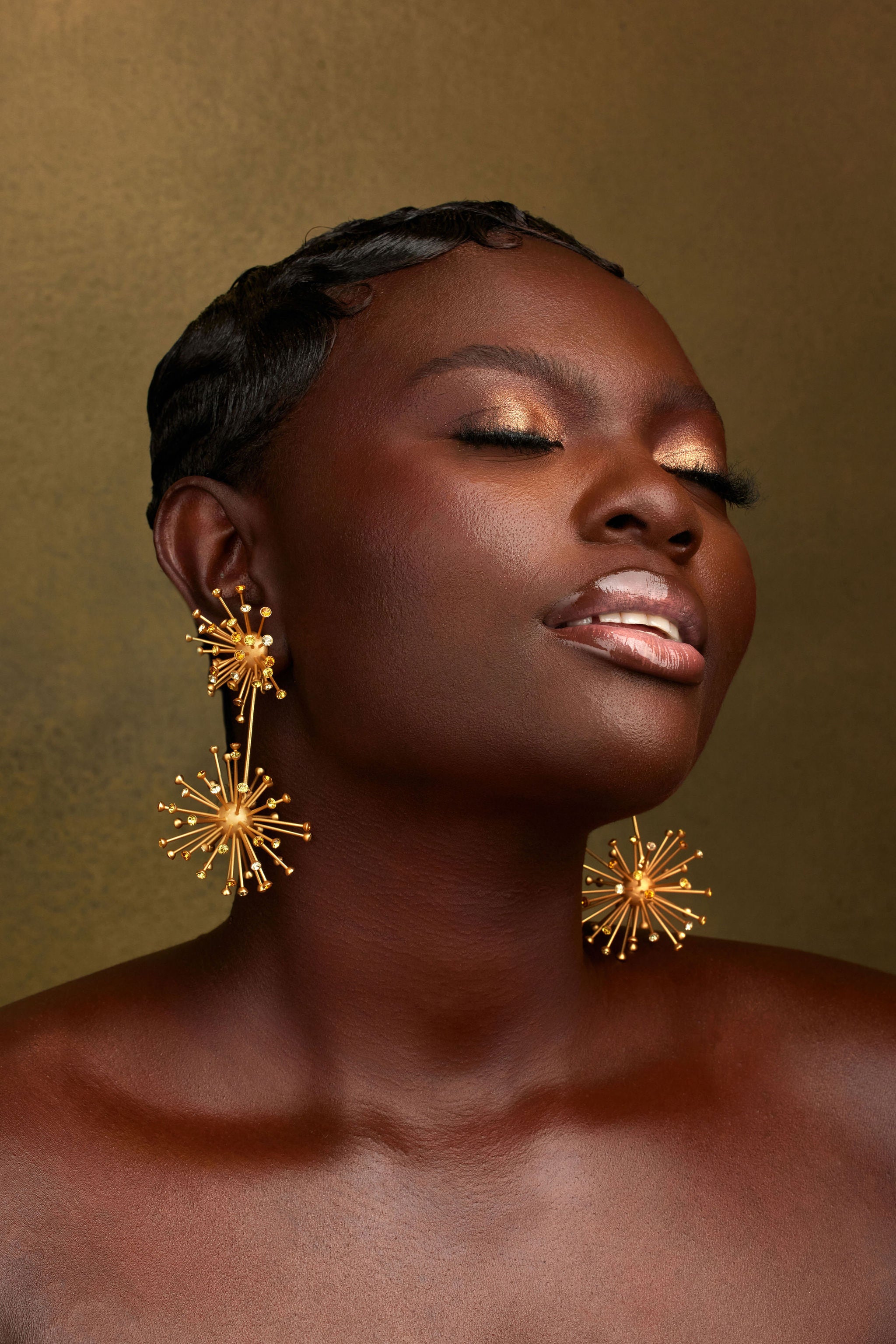 ONYX-GOLD-CRYSTAL-EARRING