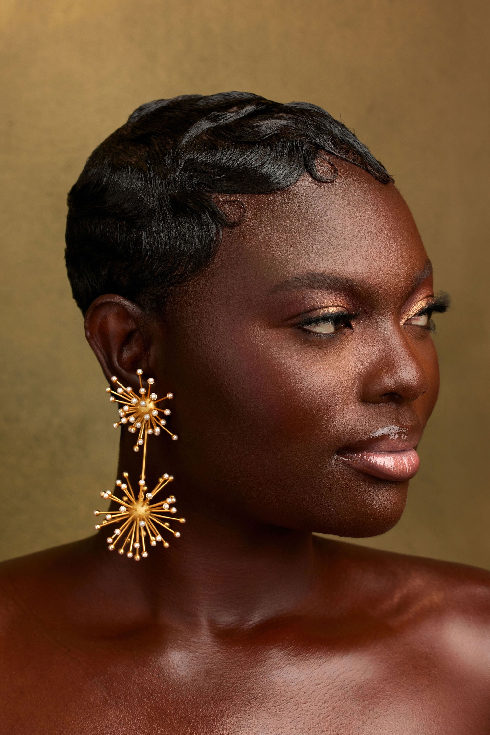 ONYX-WHITE-PEARL-EARRING