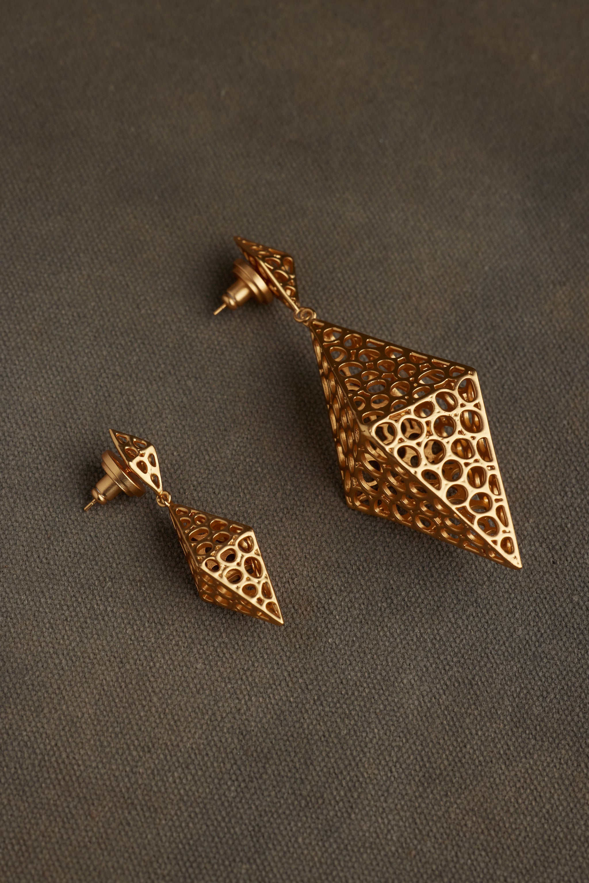 PEGY EARRING