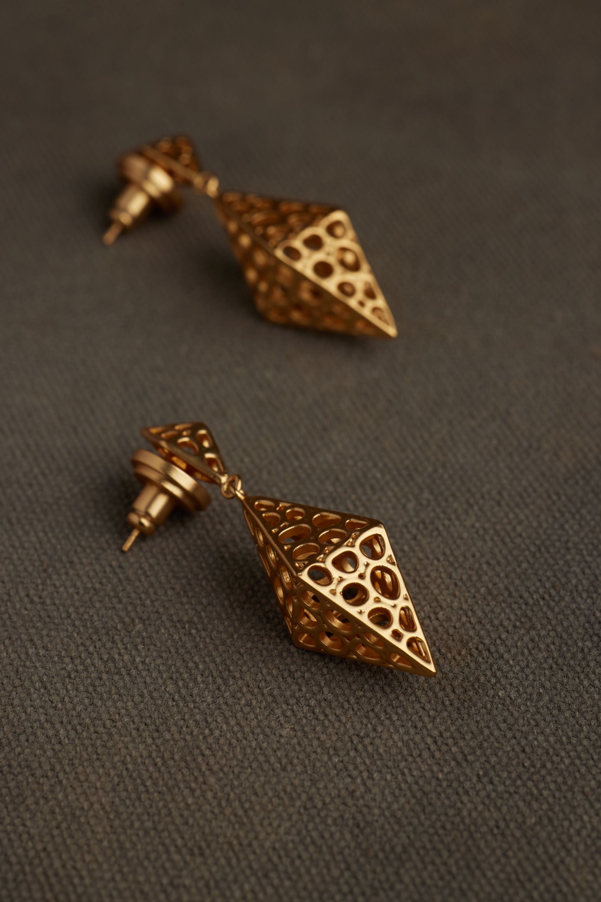 PEGY EARRING