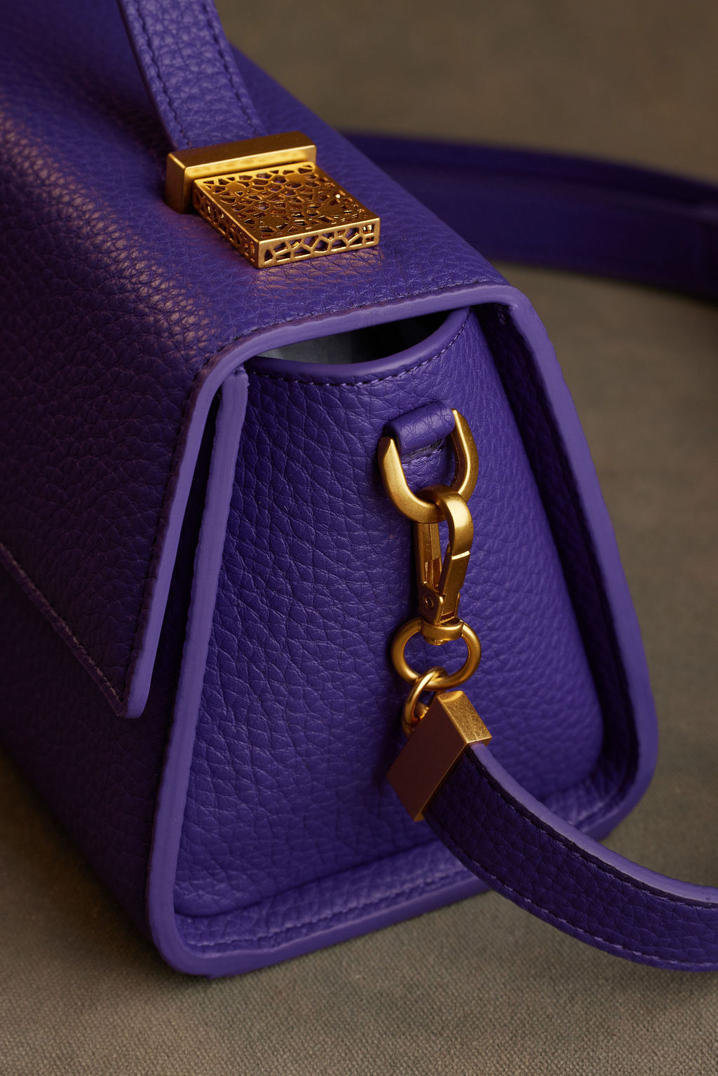 REZI BAG (PRE-ORDER)