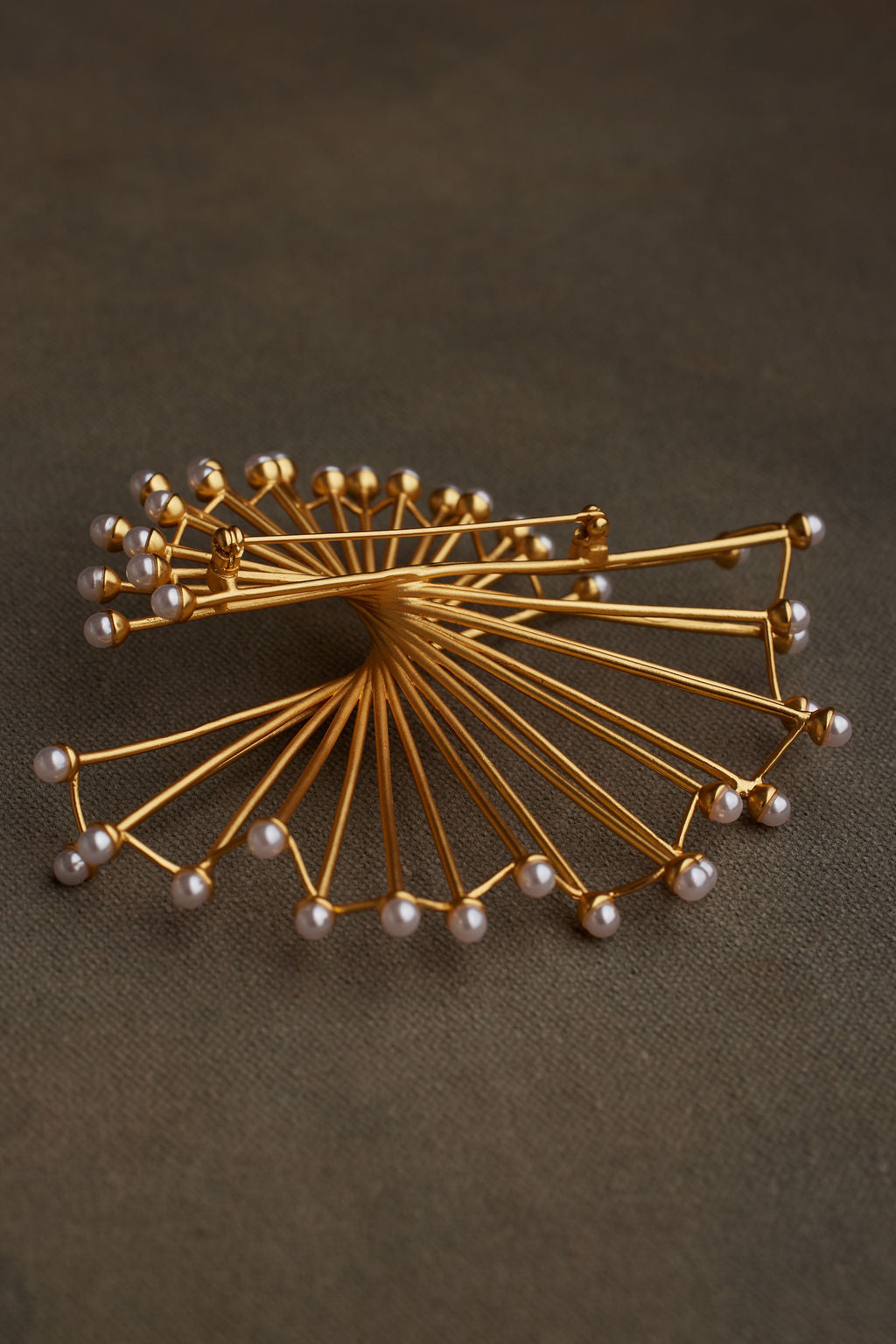 WINU BROOCH