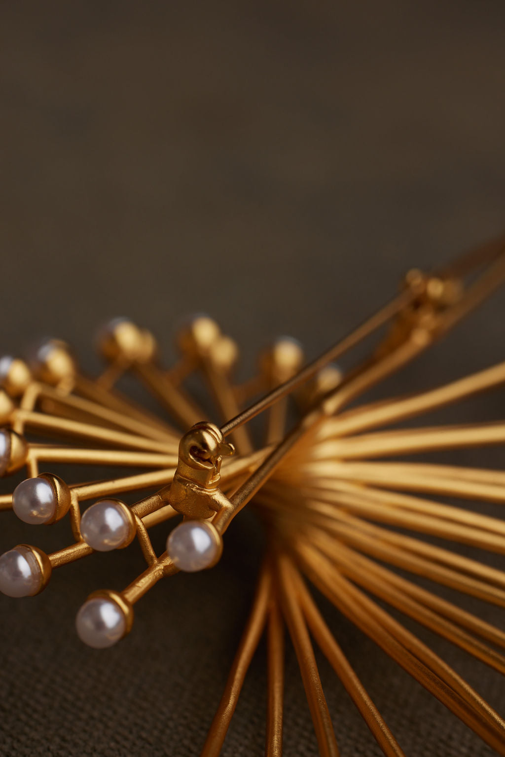 WINU BROOCH