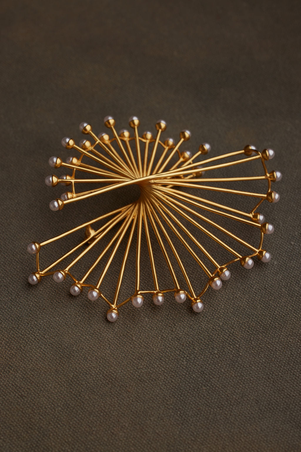 WINU BROOCH