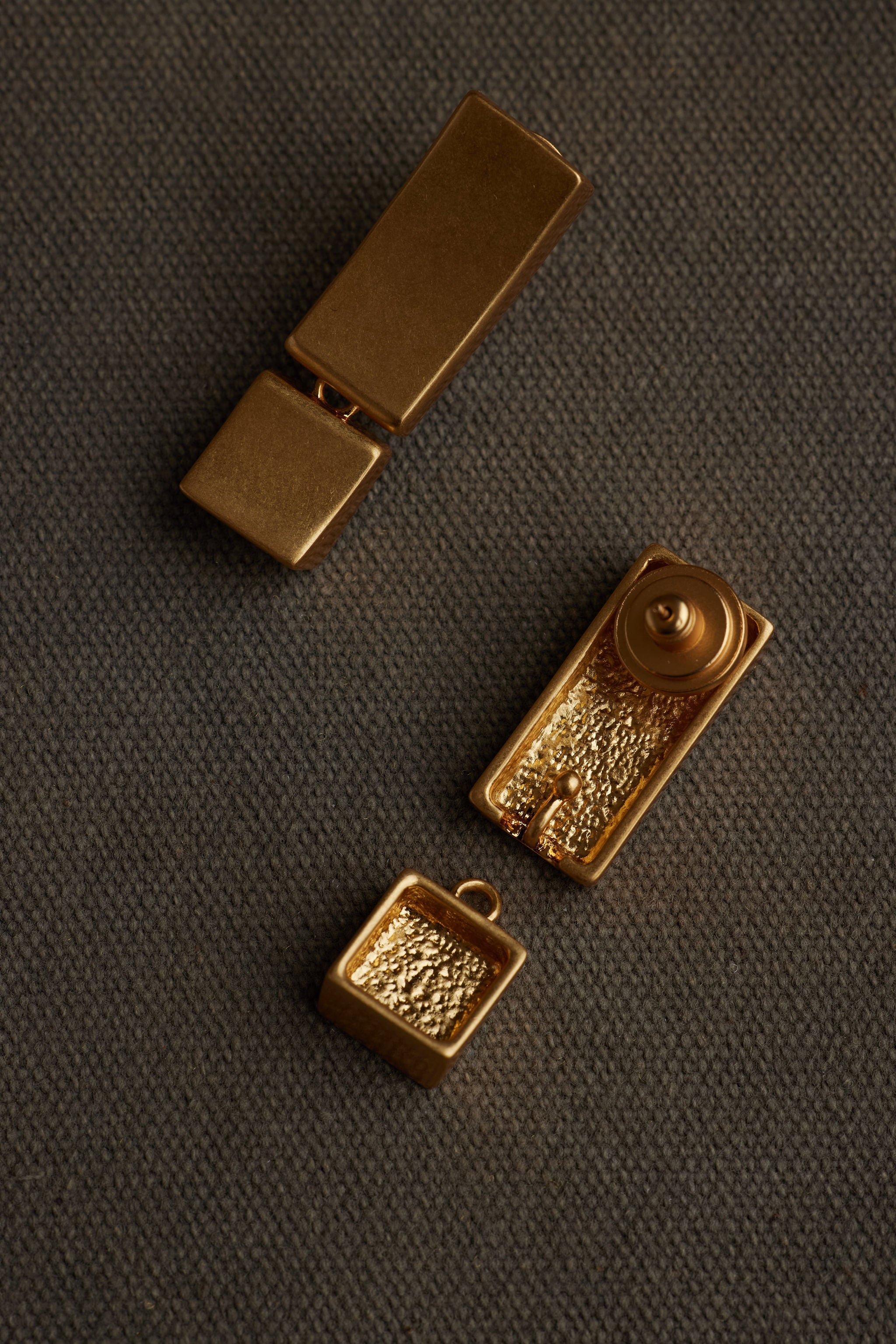 DYVE EARRINGS