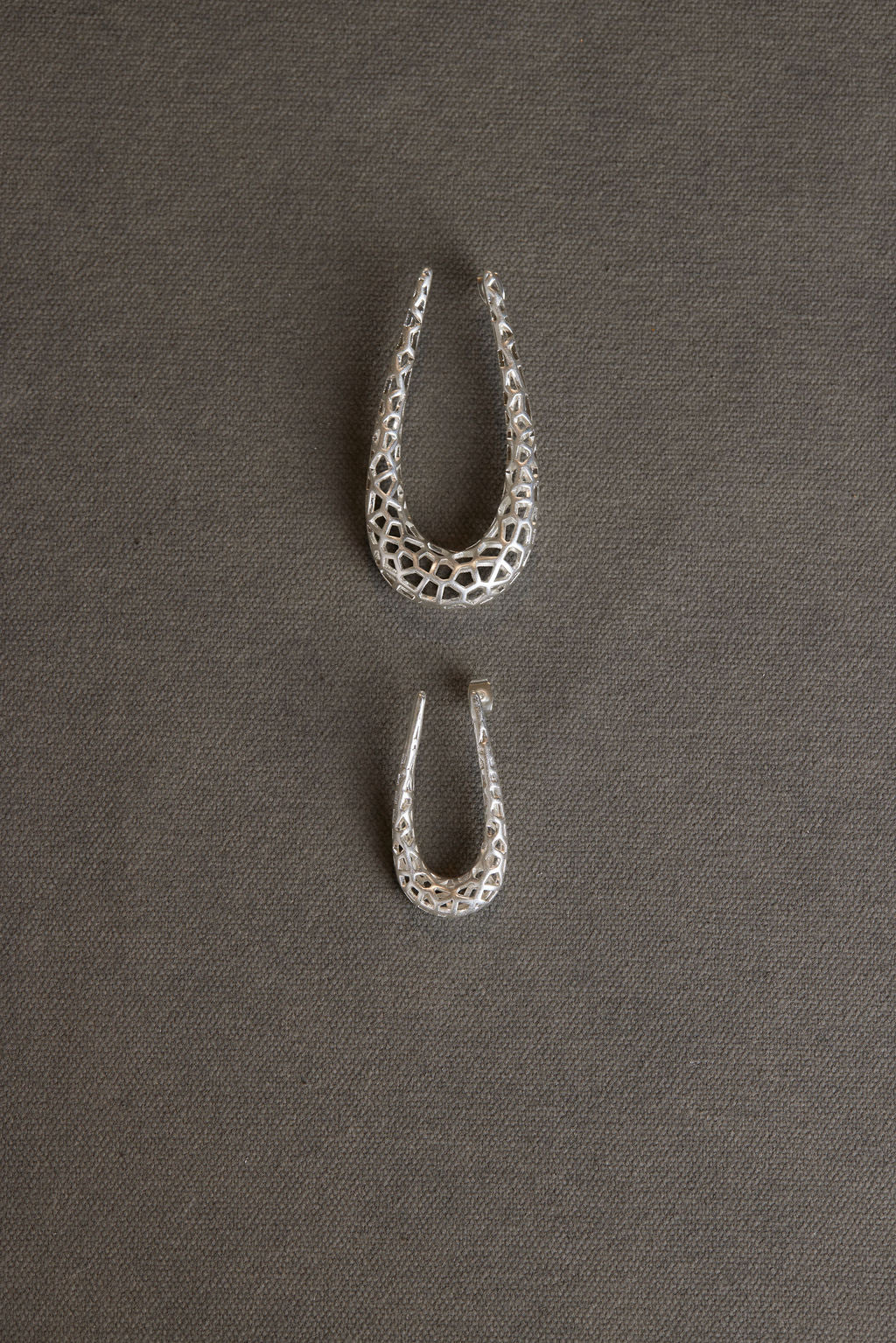 HELA EARRING