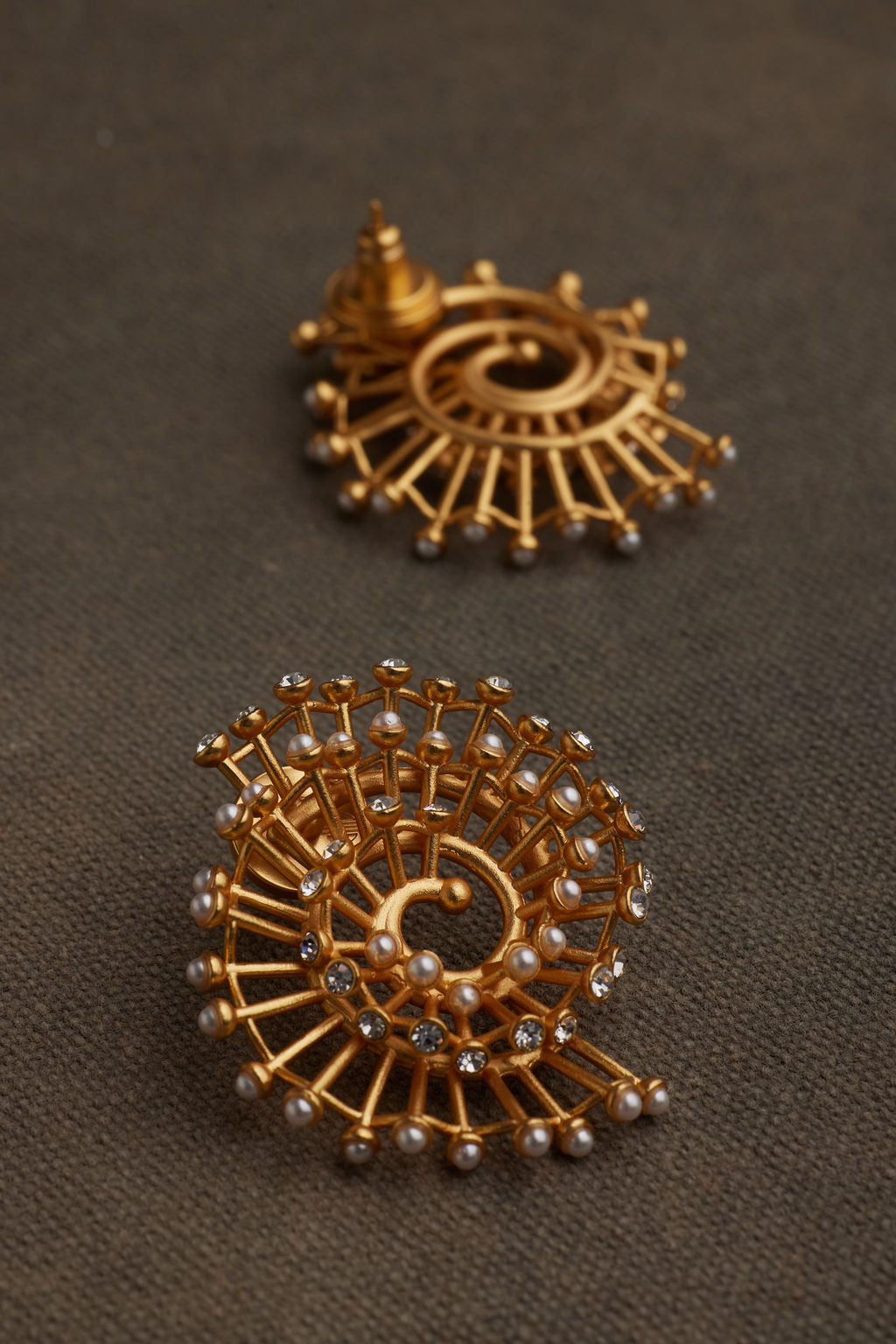 LILA EARRING
