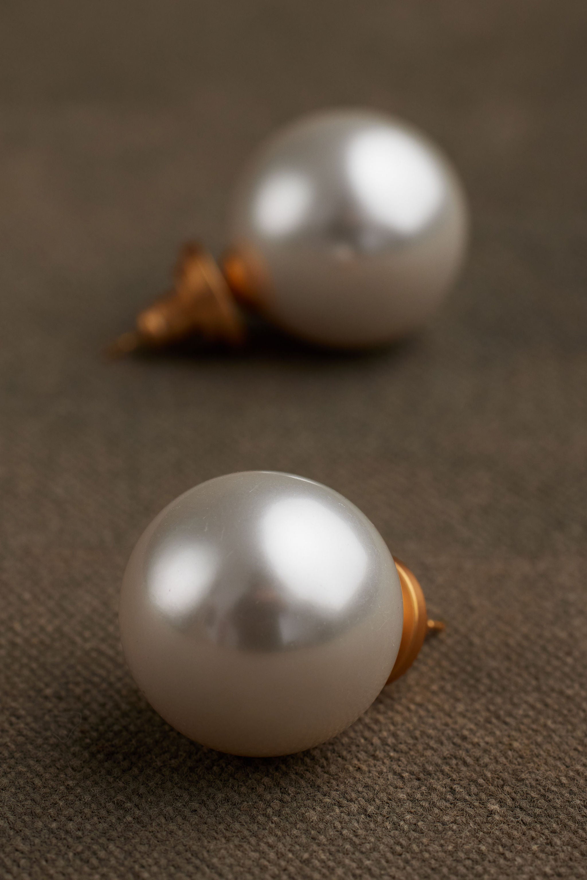 KURU STUDS