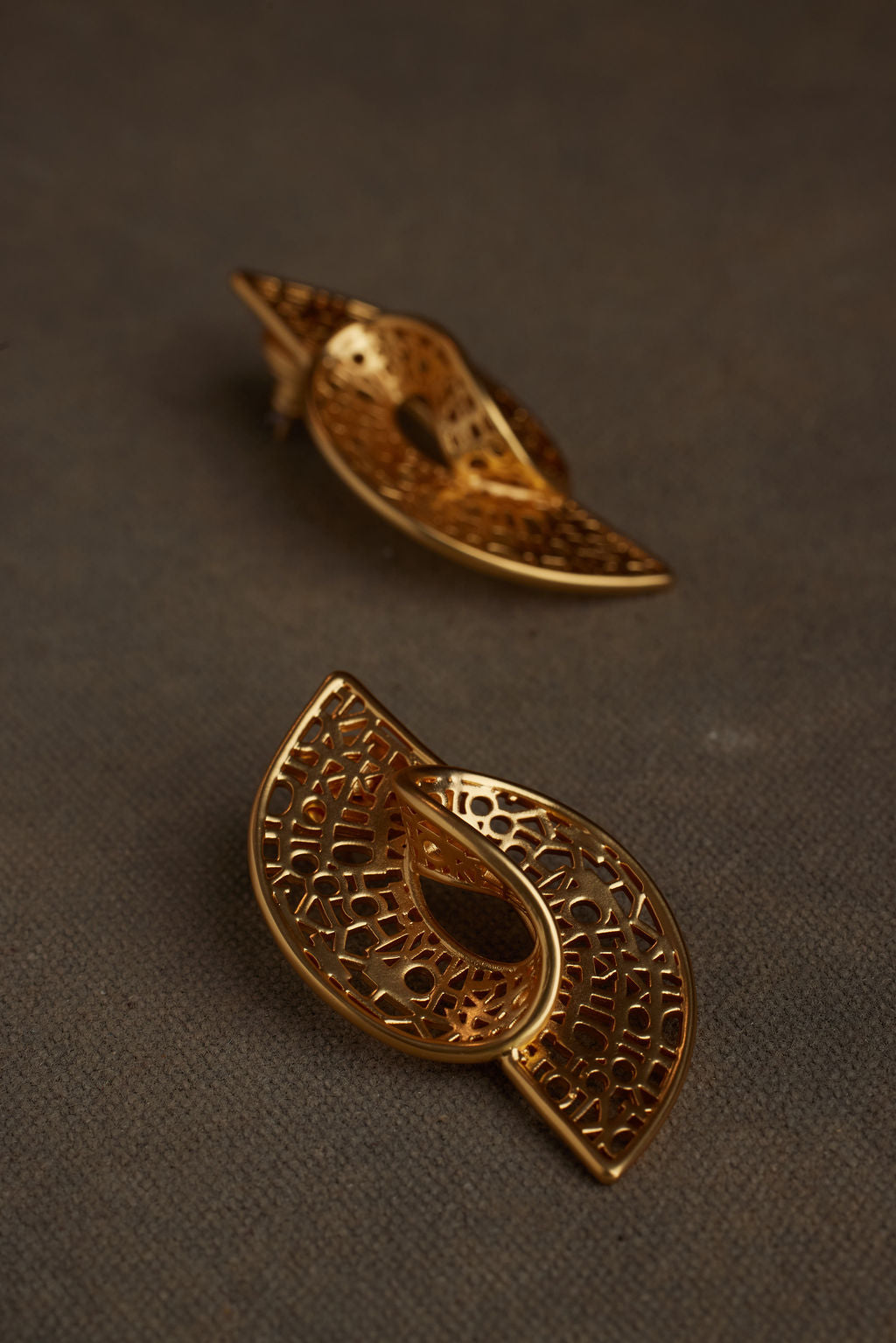 NESH EARRING
