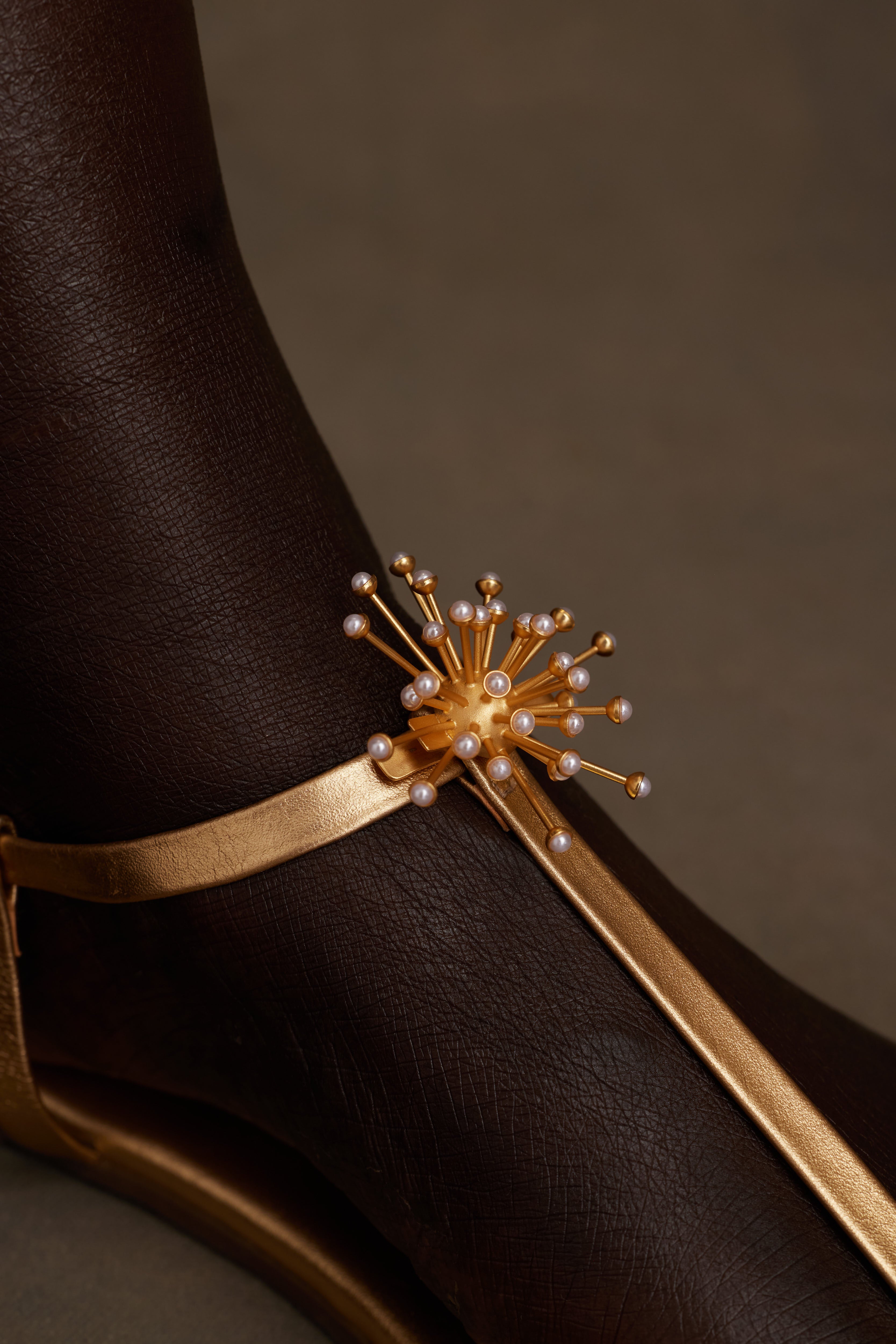 NYXE SHOE CLIP