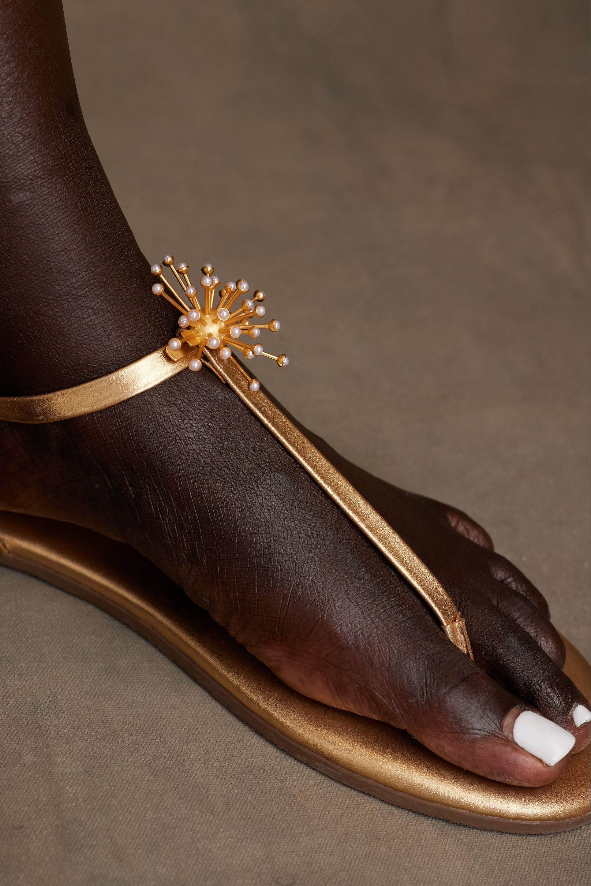 NYXE SHOE CLIP