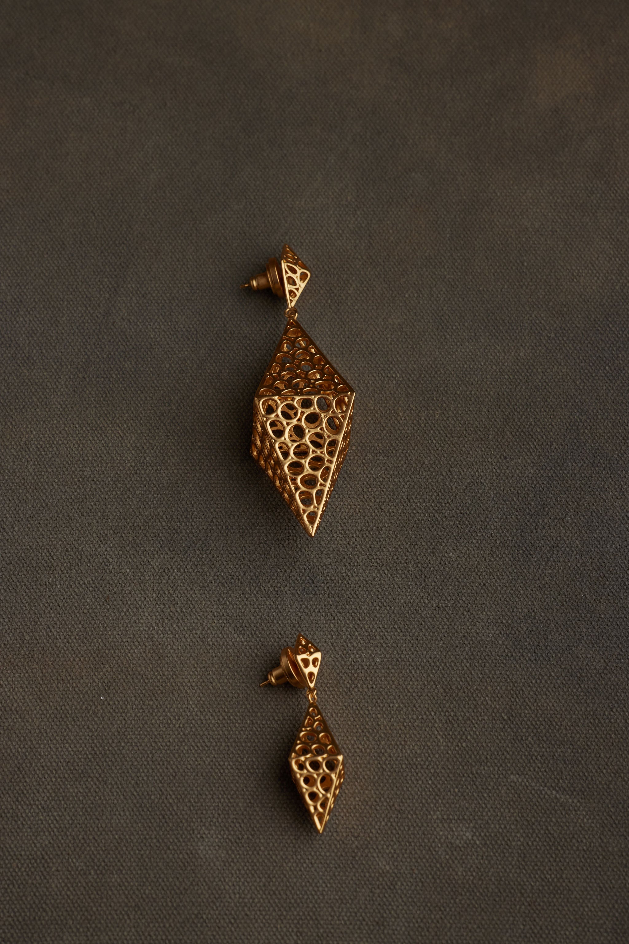 PEGY EARRING