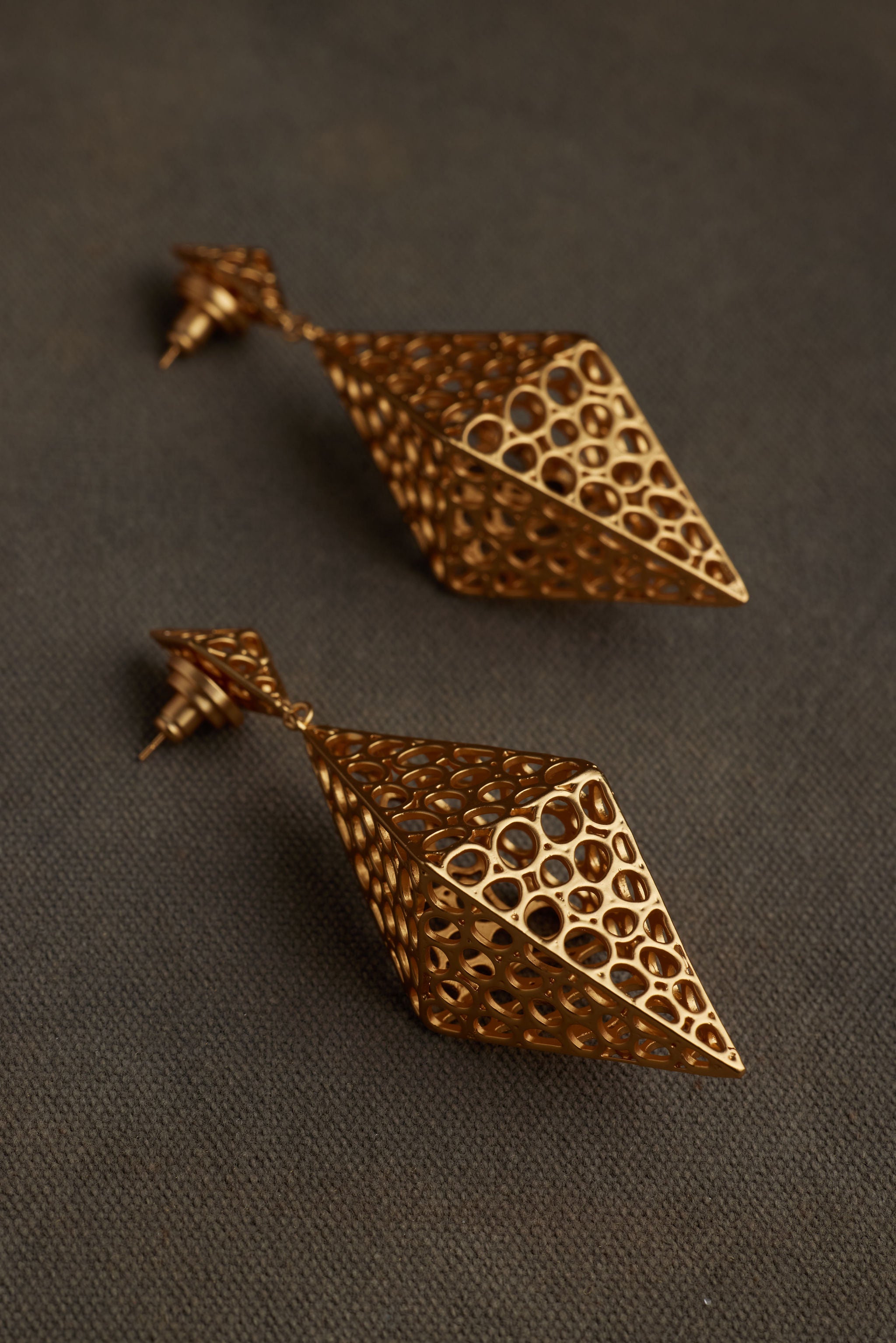 PEGY EARRING