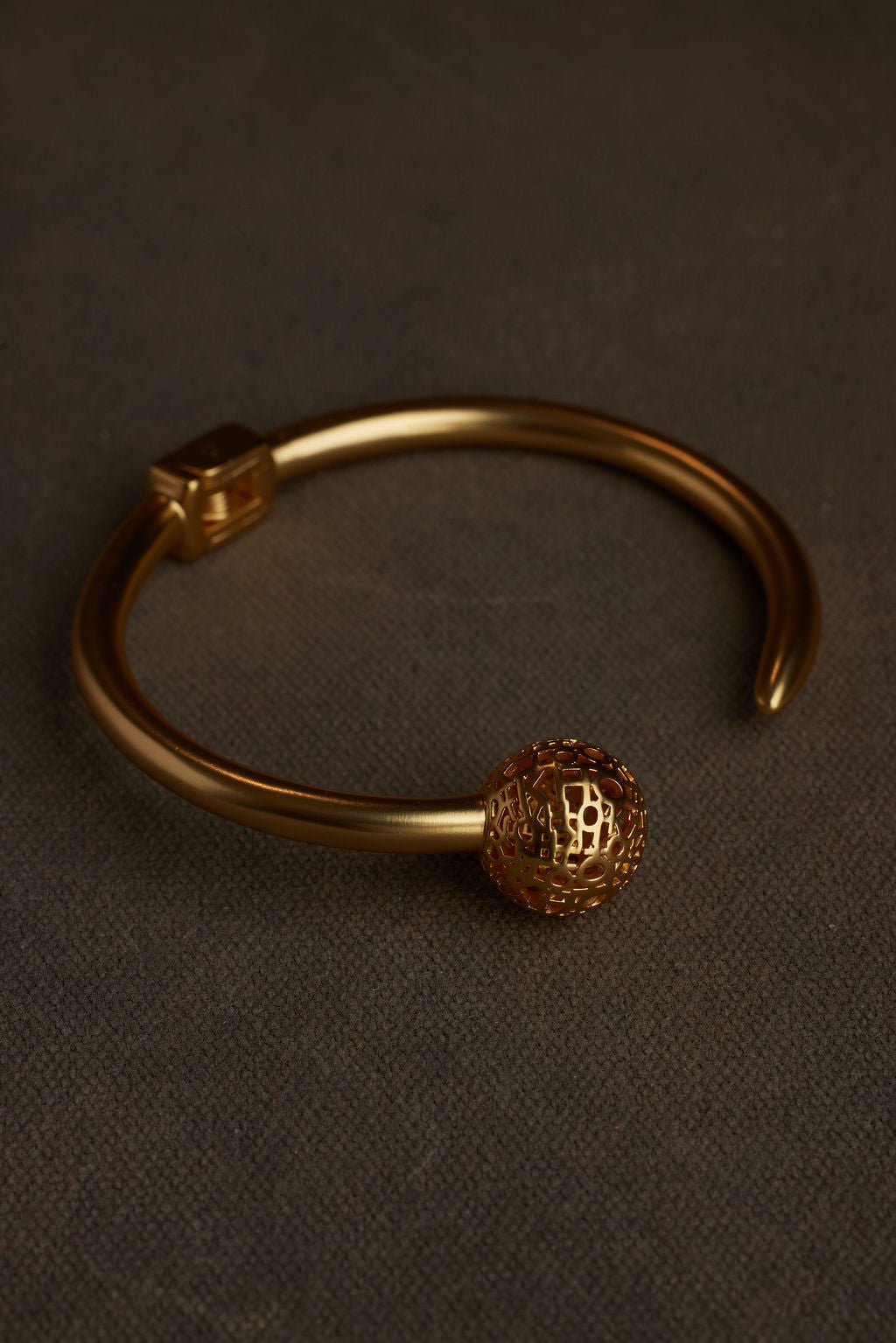 POLA BANGLE