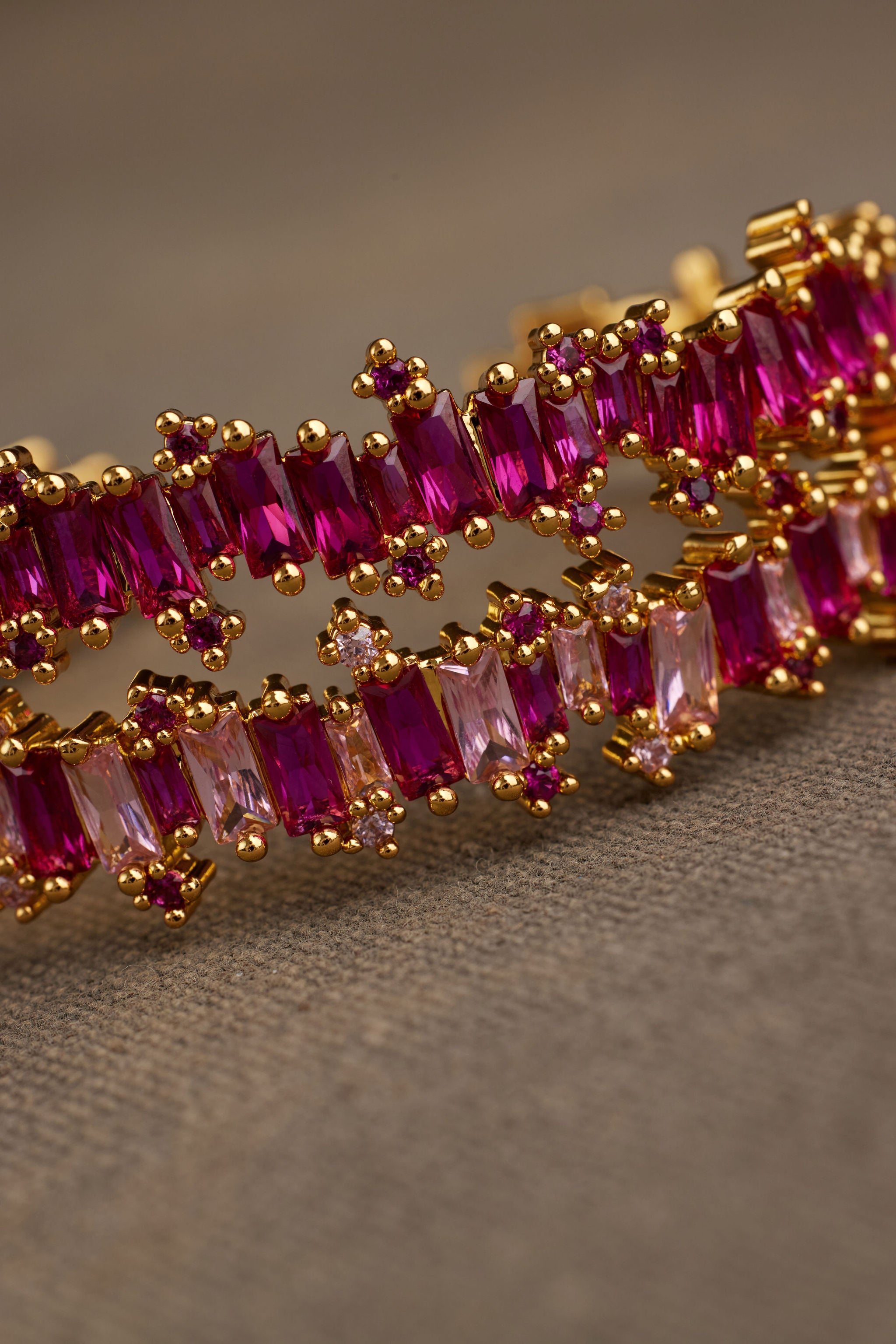 RAEL pink mix crystal gold bangle